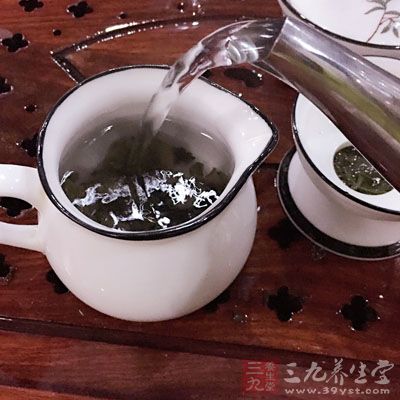 在喝茶的时候，不要把里面加入枸杞