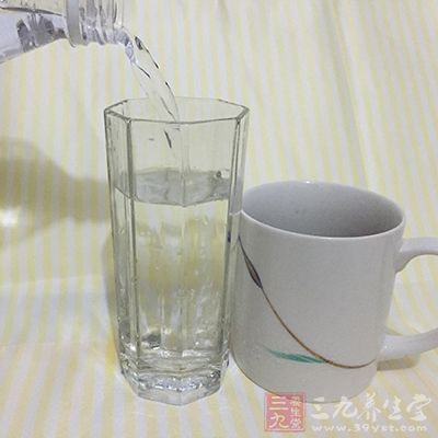 低血壓患者多飲水