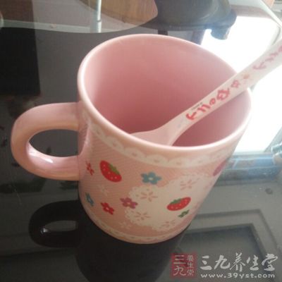 起床之际先喝杯250CC的水 起床之际先喝杯250CC的水