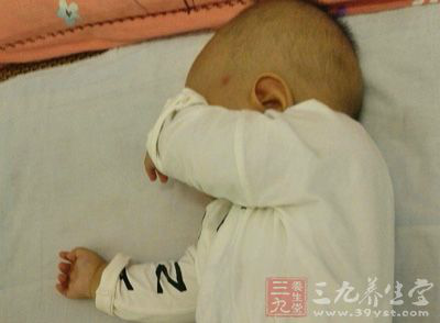 透过宝宝小小的指甲就能看出宝宝的健康情况 透过宝宝小小的指甲就能看出宝宝的健康情况