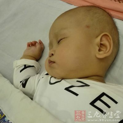 妈妈们发现宝宝的指甲有凹陷不必过于紧张 妈妈们发现宝宝的指甲有凹陷不必过于紧张