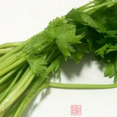 芹菜300、面粉500、自己喜欢的蔬菜适量