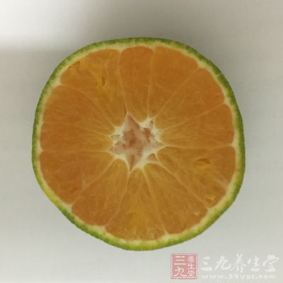 新鲜柠檬1只，水鸭四分之一只，九江双蒸酒300ml，白糖