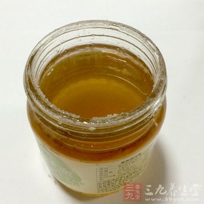 小勺蜂蜜和1小勺水调匀，用毛刷蘸蜂蜜水在每个圆饼表面薄薄的刷上一层