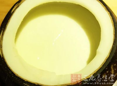 全脂牛奶200ML、炼乳两小勺、鸡蛋两个