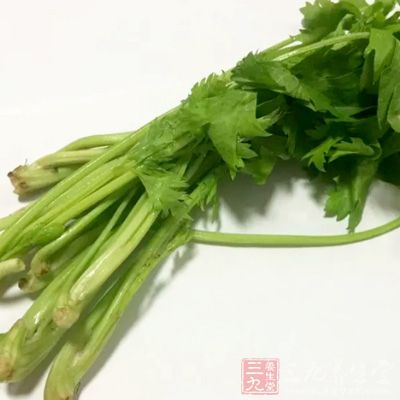 西芹50克，牛肉末150克