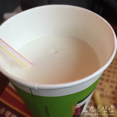 豆?jié){一定要徹底煮熟后飲用