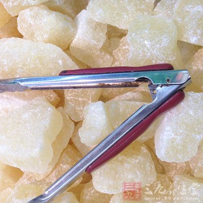 其实在茶里面加入冰糖,也是一种不错的选择 其实在茶里面加入冰糖,也是一种不错的选择