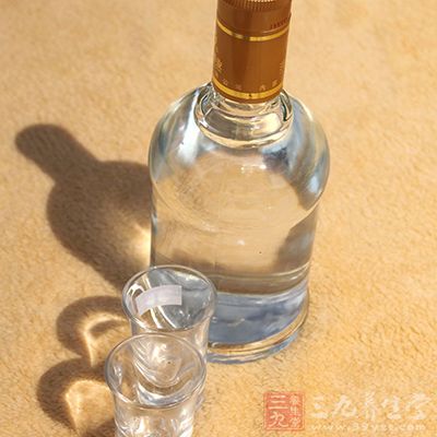 用白酒浸泡一周