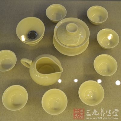 茶床用于操作功夫茶的表演过程