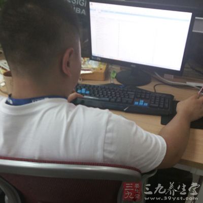 男人如果这点安定都给不了，要你到四十岁的时候为了几毛钱跑上跑下