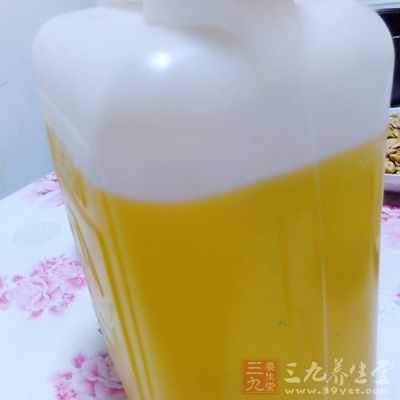 低精面粉200g，花生酱100g，油100g