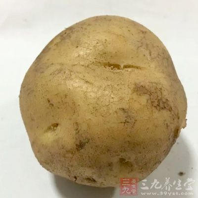 土豆一个、胡萝卜一根、鸡蛋2个、青椒、面粉盐、胡椒粉、鸡精