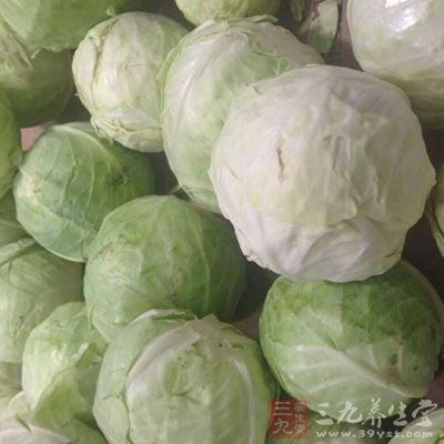 蔬菜与鲜豆类或豆制品合烹，不仅口味鲜美，色彩美观，营养价值也会提高