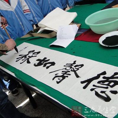 拓展自己的興趣愛(ài)好，如讀書(shū)、寫(xiě)字、聽(tīng)音樂(lè)、畫(huà)畫(huà)等