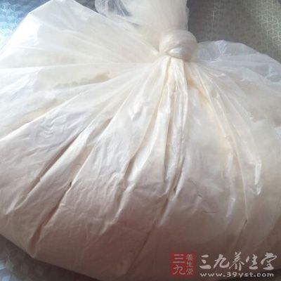 面粉100克，黄油40克，鸡蛋1个