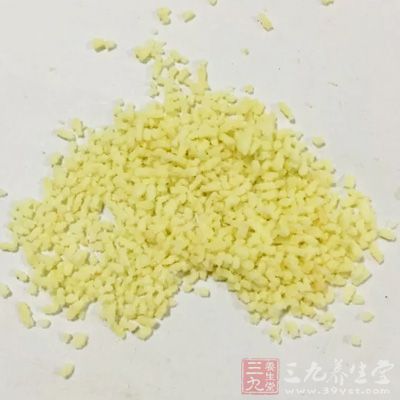 牛腩筋，卤水，鸡精，盐与糖，麻油，红油，香菜