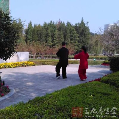 足距同肩宽 足距同肩宽