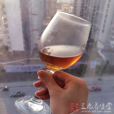 要少喝酒，少吃辛辣的食物