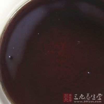 很多人因喝碳酸飲料而腐蝕了牙釉質(zhì)保護(hù)外層