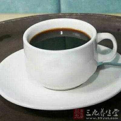 忌咖啡、浓茶等兴奋性饮料