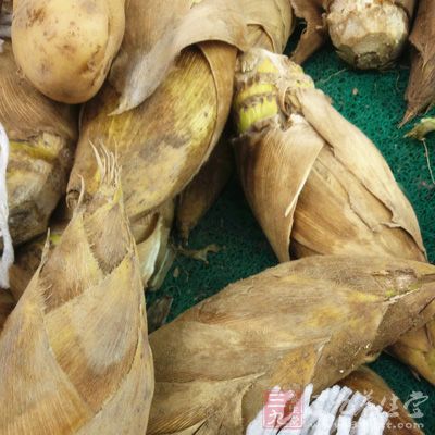 冬笋250g，腊肉200g，青蒜50g，朝天椒1只