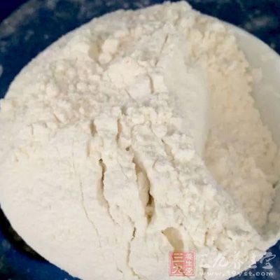 精面粉500g，干酵母5g，温水300g