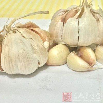 河蜆1斤，姜片約10片，大蒜8∼10粒