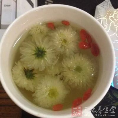 菊花有散风清热、清肝明目和解毒消炎等作用