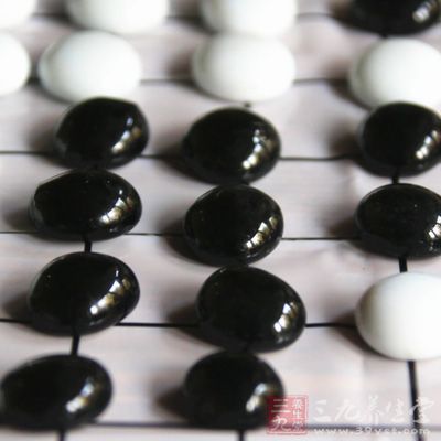 黑棋禁手判负，白棋无禁手