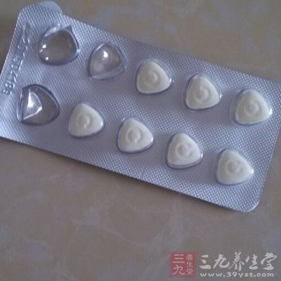 钙片组成方面，要含有适量维生素D是一条重要原则