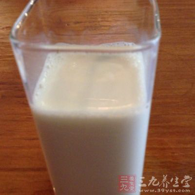 牛奶250ml，玉米淀粉50g，炼乳2汤勺