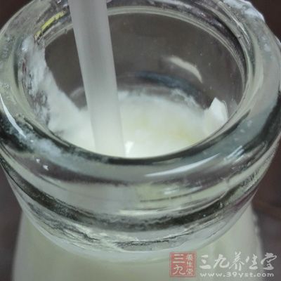 牛奶250ml，玉米淀粉110g，绵白糖2茶匙(10g)