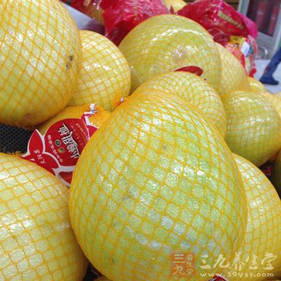 柚子皮中则含有丰富的橙皮苷和柚皮苷等活性物质