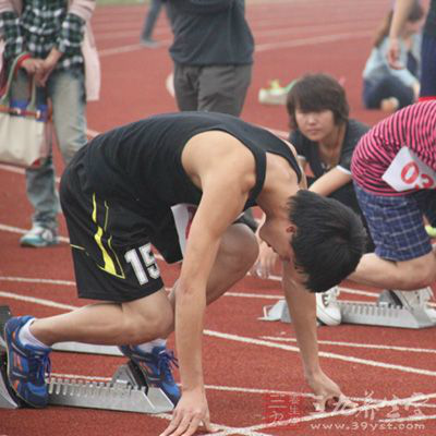 学会在跑的途中尽量节省体力