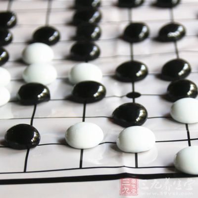 围棋的棋子分黑白两种颜色