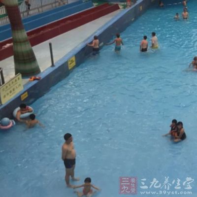 抱膝漂浮练习