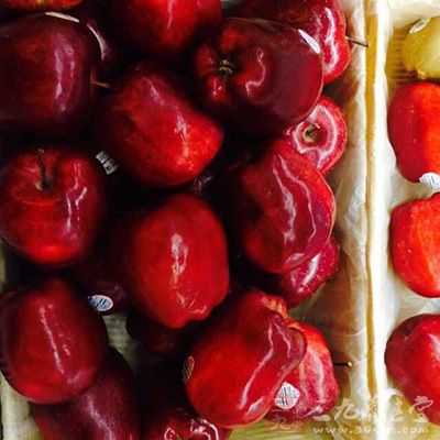 将牙膏涂在苹果表面当清洁剂 将牙膏涂在苹果表面当清洁剂