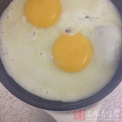 吃完鸡蛋后不要立即吃消炎药