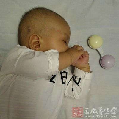 宝宝出生后好给予母乳喂养并保证充足的母乳量