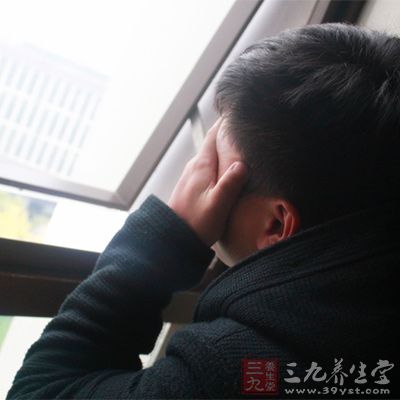 在剧烈运动之后会出现这种情况，这主要与血压变化、血液中氧气含量过低有关