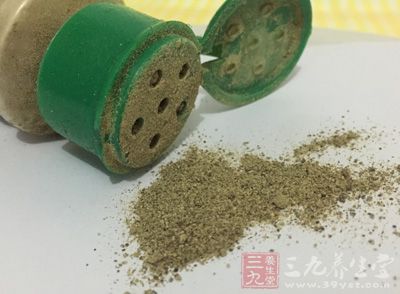 熟猪肚，木耳，冬笋，姜丝，盐，料酒，胡椒粉