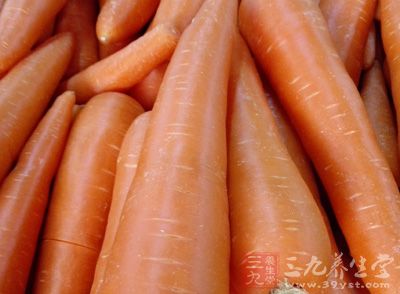 吃胡萝卜可补充维生素A