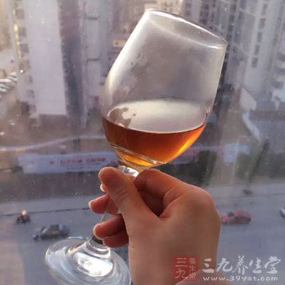 減少飲酒，飲酒可導(dǎo)致脫水