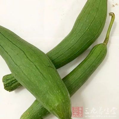 多吃富含维生素E、D类食物，比如丝瓜