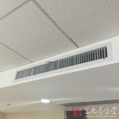 不要吹電風扇或進入很冷的空調(diào)房