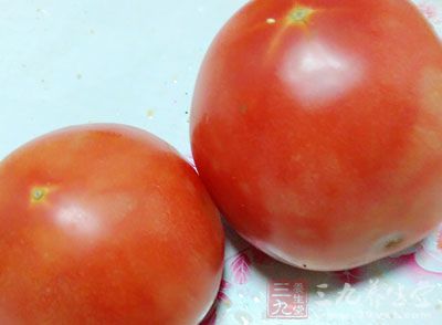 每一百克的番茄当中就会含有二十到三十毫克的维生素C