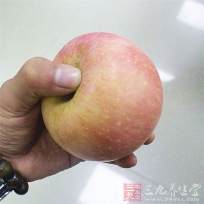 苹果皮中含有丰富的维生素C