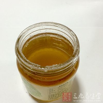 蜂蜜有滋润喉咙的功效