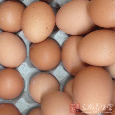 鸡蛋中含有大量的蛋白质